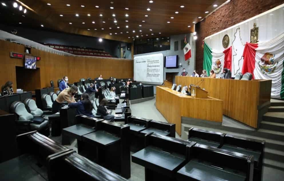 Diputados panistas alzan la voz por vacunas en mal estado