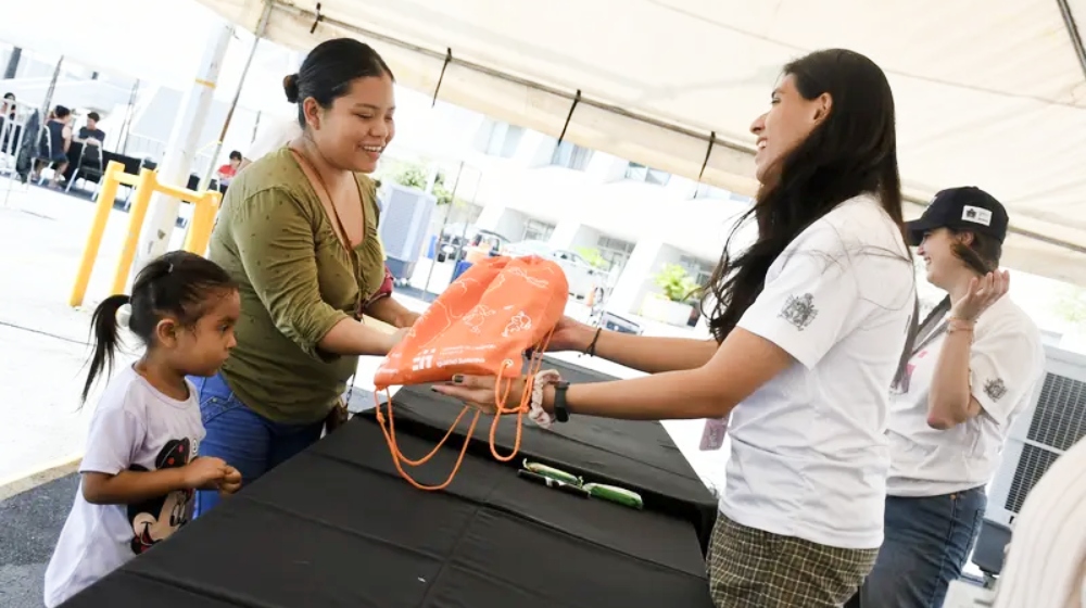 gobierno de monterrey entrega utiles escolares