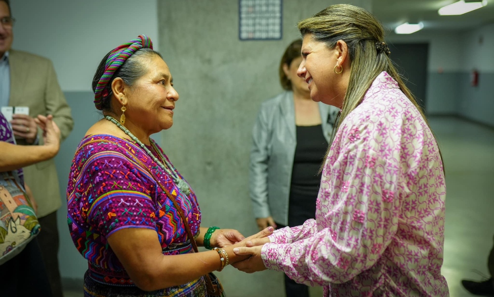 Sostienen encuentro Rigoberta Menchú y Martha Herrera