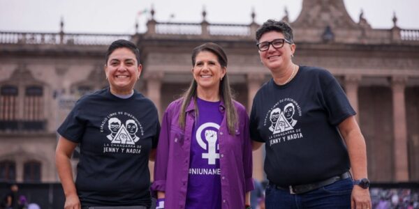 Martha Herrera escucha demandas de colectivas durante marcha del 8M