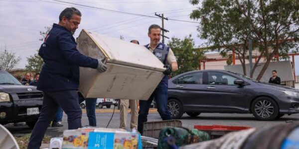 Adrián de la Garza encabeza jornada de servicios públicos en Monterrey