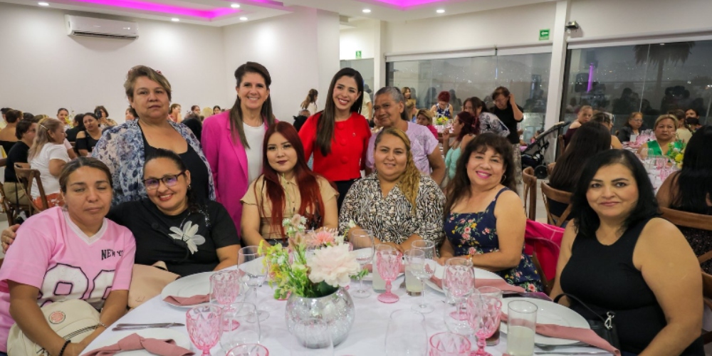 Celebra Martha Herrera a madres de familia