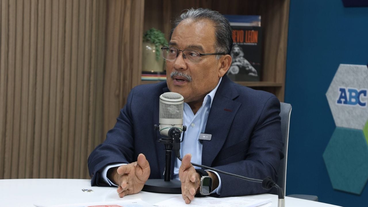 Andrés Mijes se postula para la gubernatura de Nuevo León con Morena