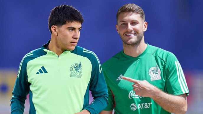 Santiago Giménez y Obed Vargas se unen al Tri para el Mundial 2026