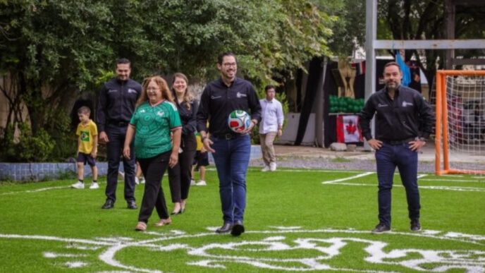 David de la Peña inaugura Mundialito Escolar en Santiago