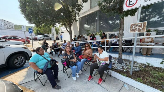 Habitantes de García realizan plantón exigiendo agua potable urgente