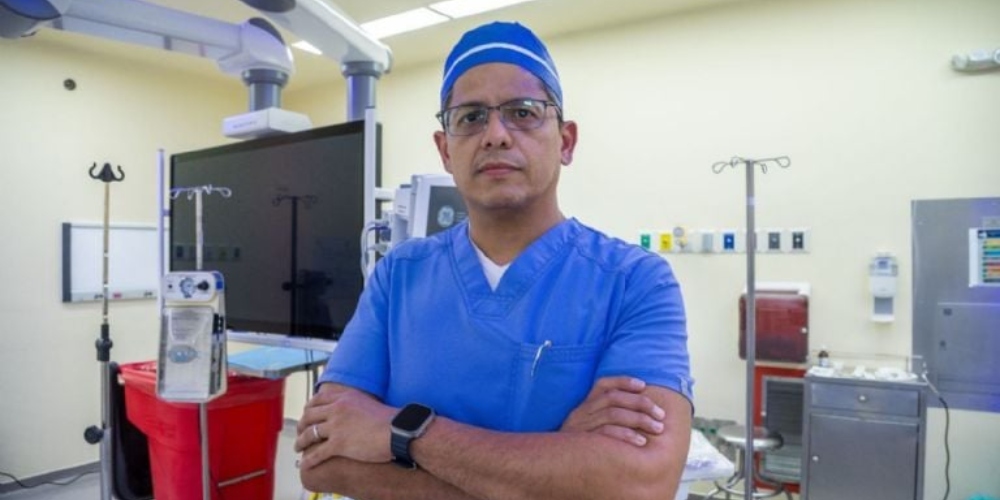 TecSalud fortalece la cirugía robótica de alta precisión