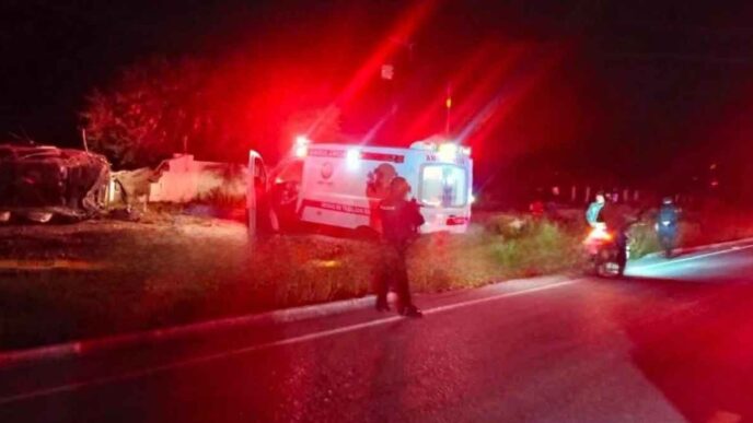 Trágico accidente de volcadura en la carretera Doctor Arroyo-Galeana