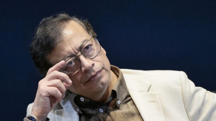 Petro alertó sobre riesgos de algoritmos en elecciones de Brasil y México