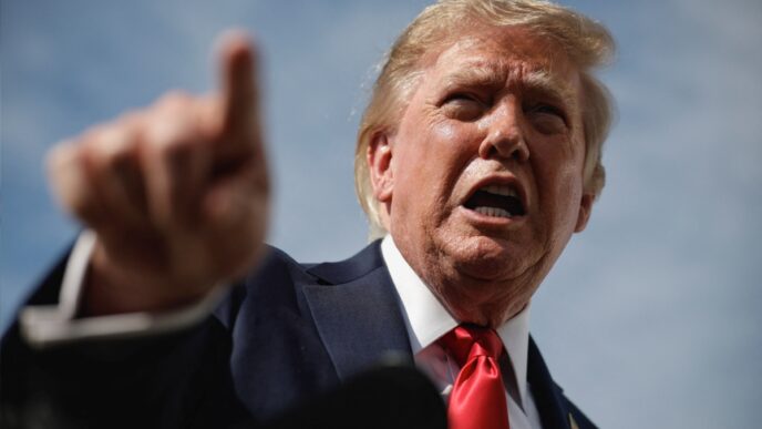 Nuevas restricciones de Trump afectan importación de alcohol en Canadá