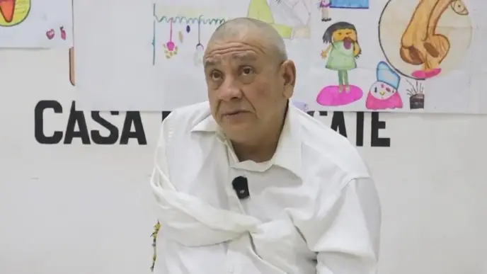 Carlos Omar inicia su transformación tras años en la calle de Torreón