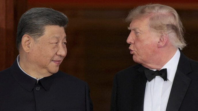 Trump consideró negociar armamento con China, según embajador estadounidense