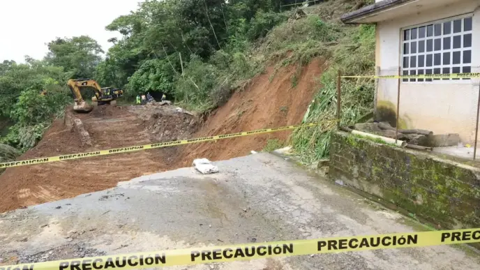 Amixtlán sufre daños por lluvias intensas que afectan viviendas